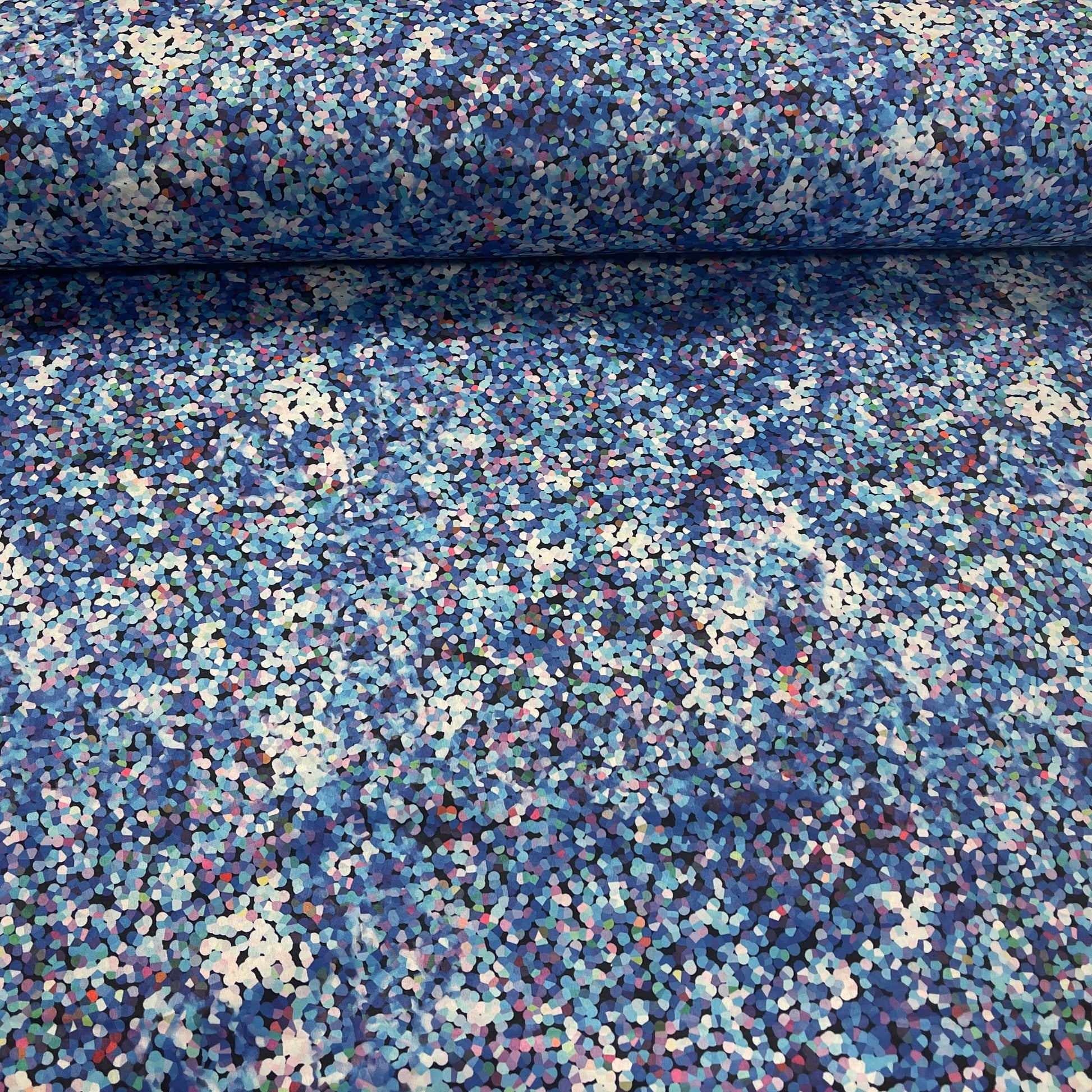 Softshell audums ar elastānu - zils raksts 310 g/m²