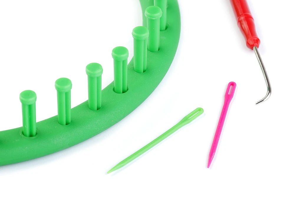 Attēls ar Tapošanas (Knitting Loom) apaļais adīšanas rāmis cepurēm un šallēm –Ø24 cm – pieejams Šarlotes audumi