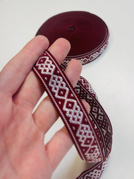 Attēls ar Tautiskā lente, josta 20mm-bordo ar baltu – pieejams internetā Šarlotes audumi