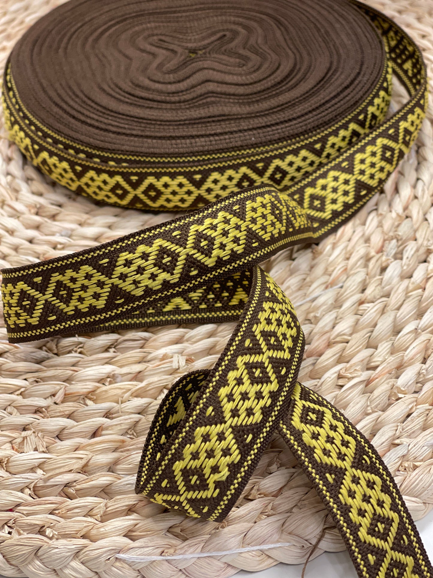 Tautiskā lente, josta 22mm - brūna ar dzeltenu - LV