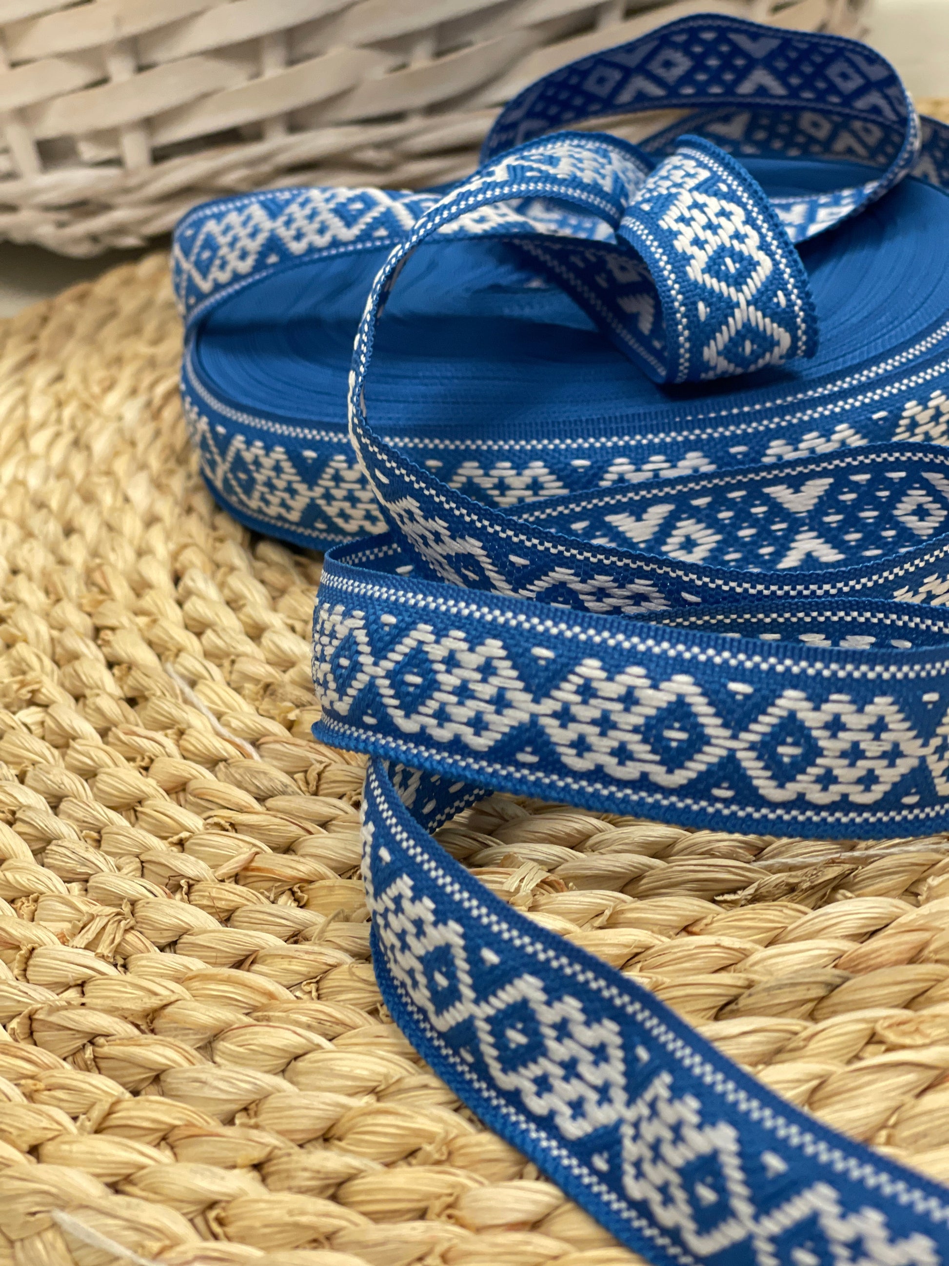 Tautiskā lente, josta 22mm - zila ar baltu - LV