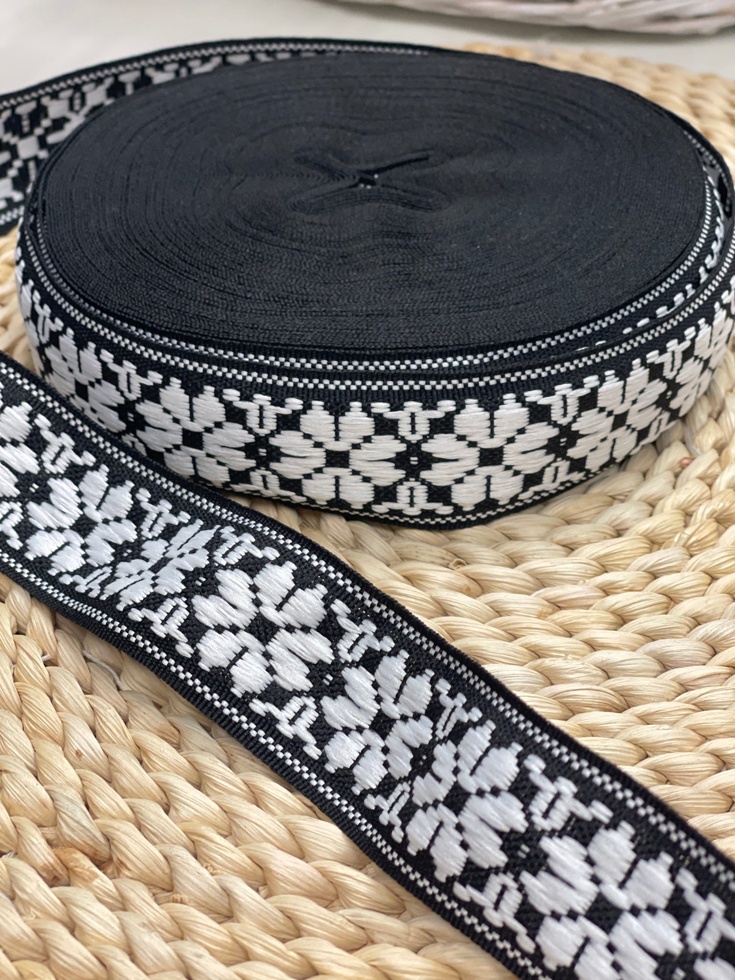 Tautiskā lente, josta 36mm - melna - LV