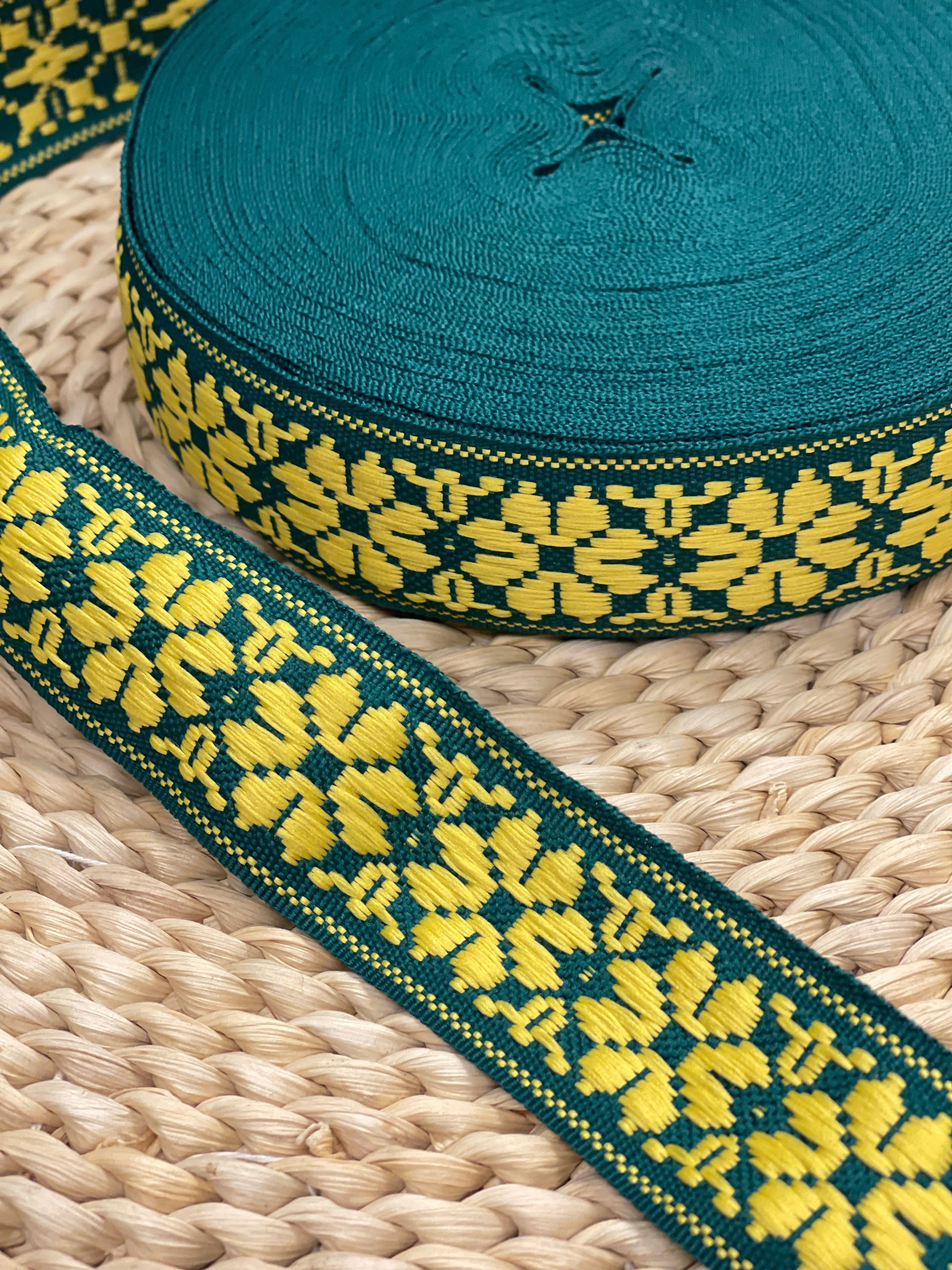 Tautiskā lente, josta 36mm - zaļa ar dzeltenu LV