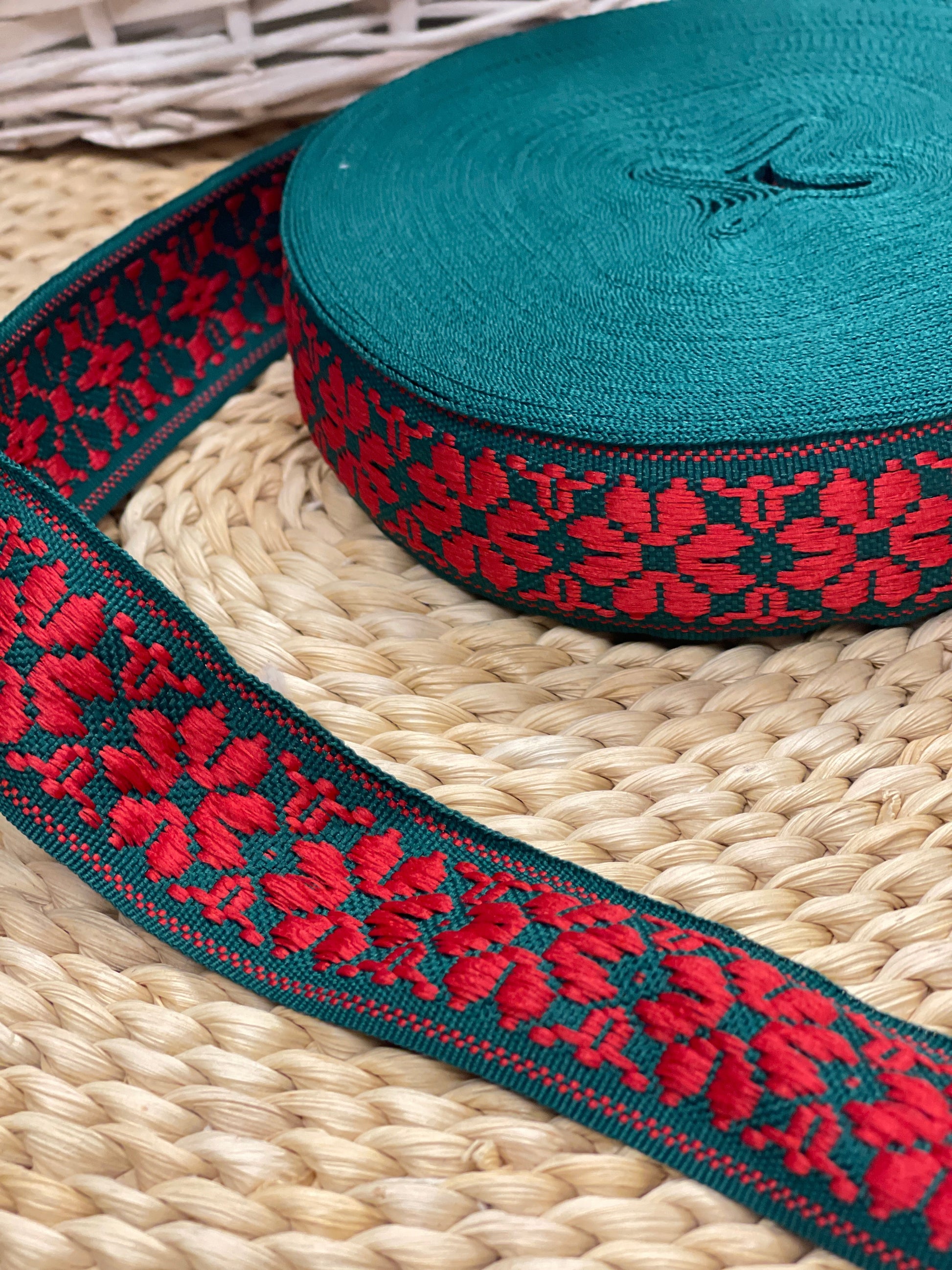 Tautiskā lente, josta 36mm - zaļa ar sarkanu LV