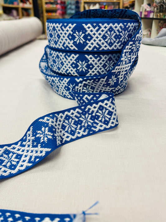 AttÄls ar TautiskÄ lente, josta 40mm - rudzupuÄ·u zila - LV ā pieejams Å arlotes audumi