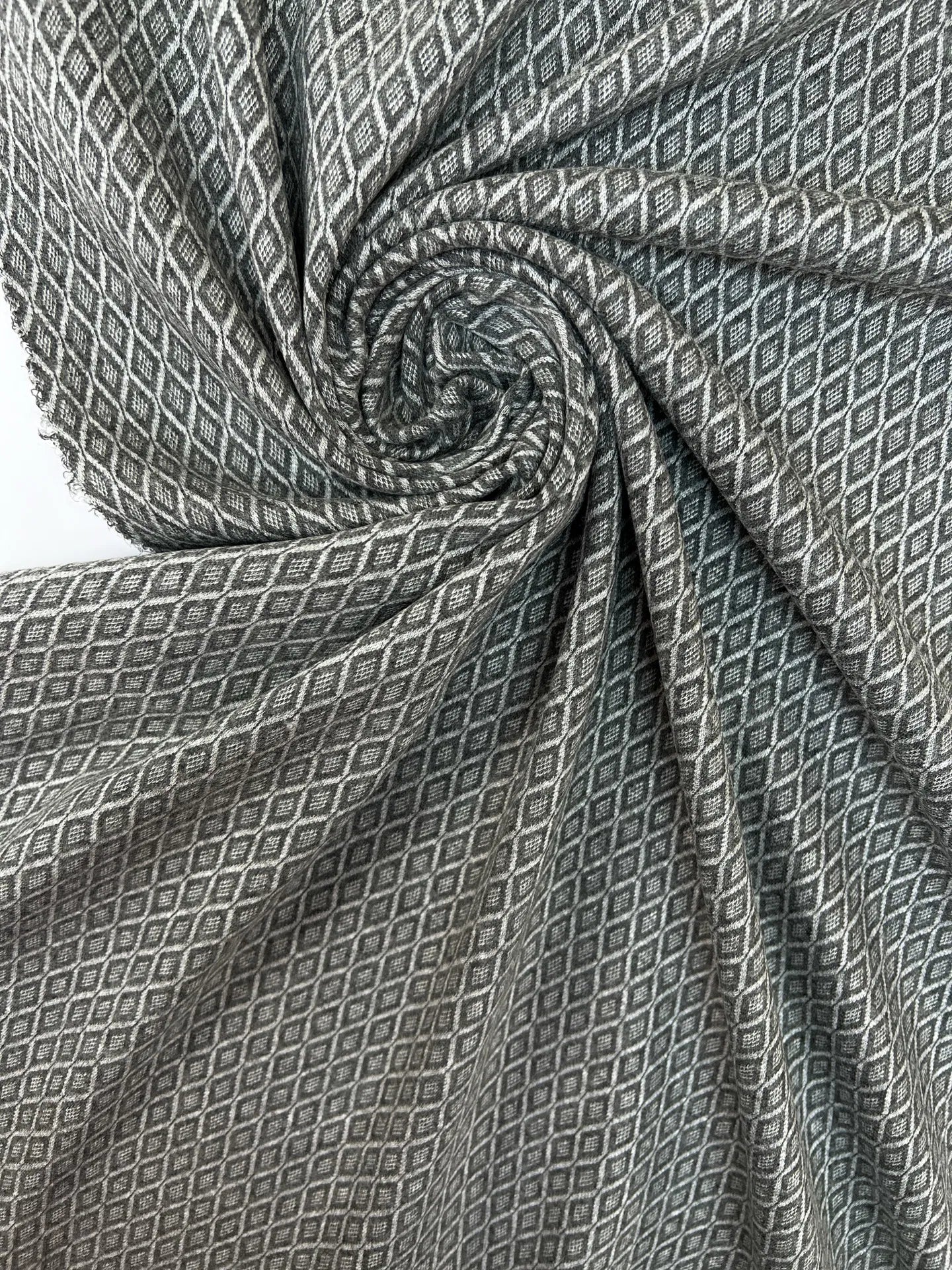 Vilnas žakards - ģeometrisks raksts 250 g/m²