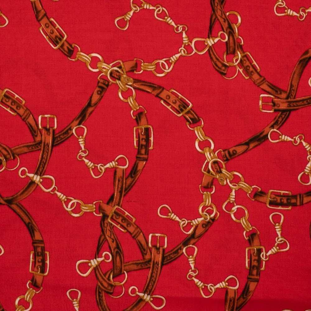 Viskozes audums - ķēdes uz sarkana fona 130 g/m²