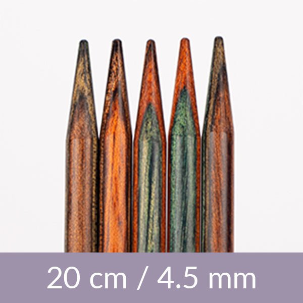Image avec aiguilles à tricoter pour chaussettes DROPS Pro Romance en bouleau (20 cm) | 2,5 - 5 mm – disponible chez Šarlotes audumi