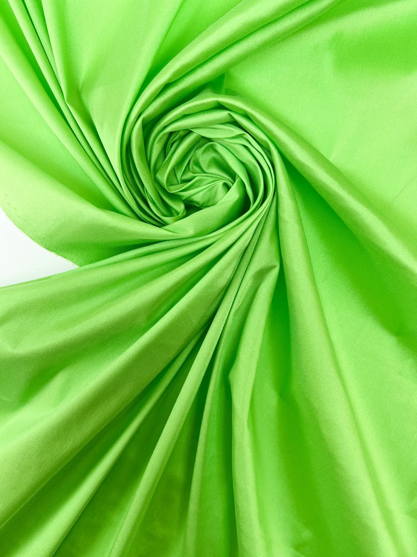 Zīda satīns - kivi tonis 70 g/m²