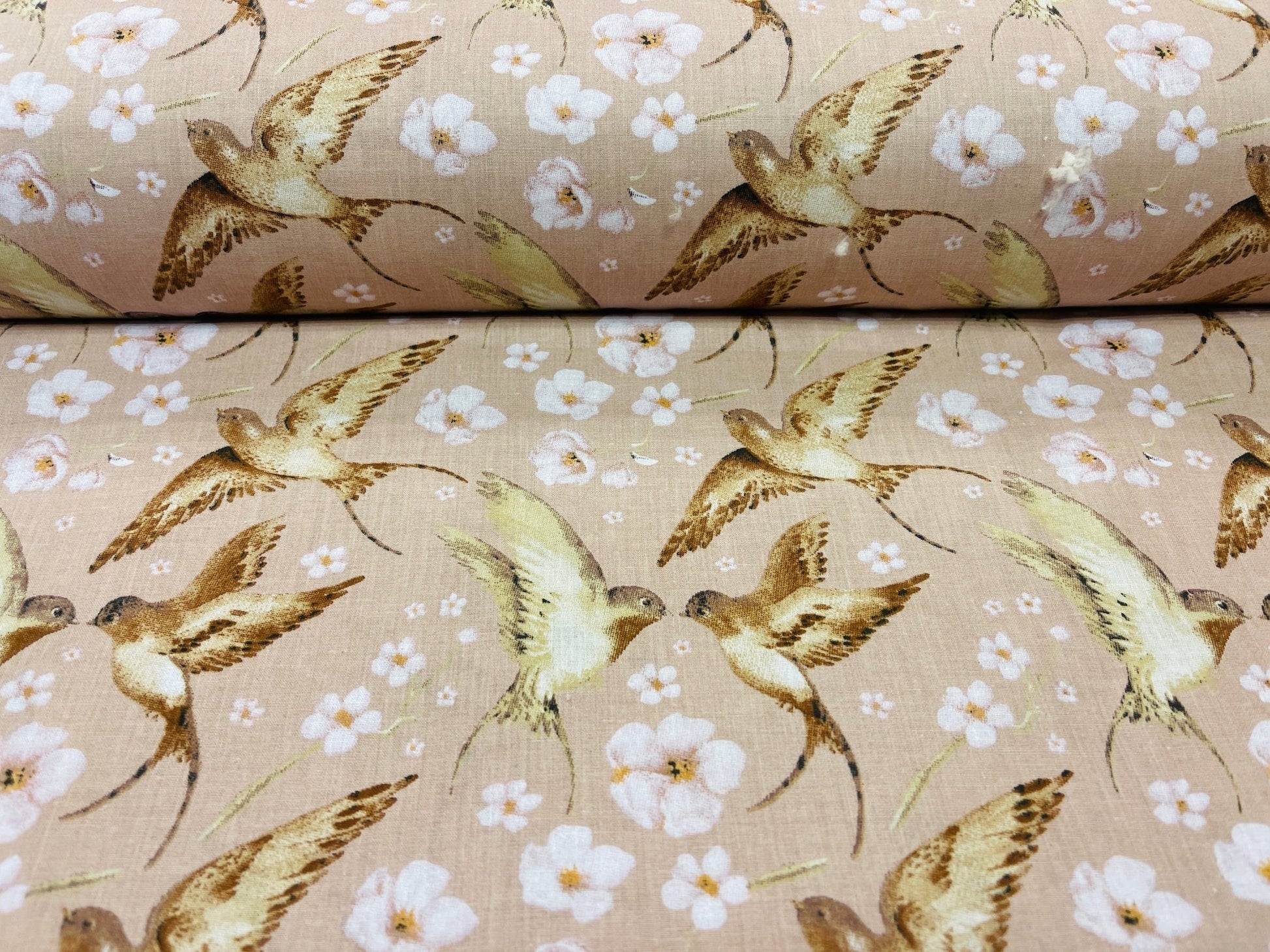 100% Kokvilnas audums-putni un ziedi 125 g/m²