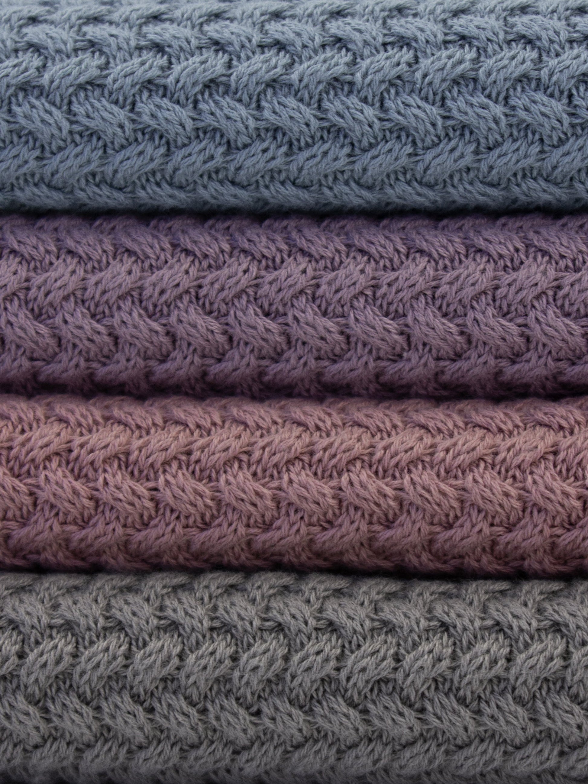 Attēls ar 100% kokvilnas adījums - dūmakaini lillā 525 g/m² – pieejams Šarlotes audumi