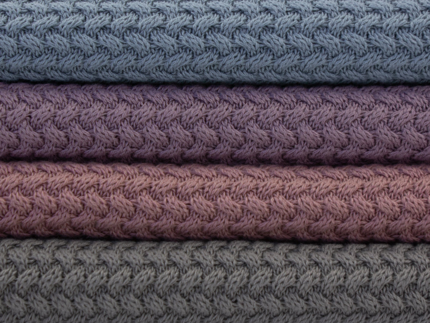 Attēls ar 100% kokvilnas adījums - dūmakaini lillā 525 g/m² – pieejams Šarlotes audumi