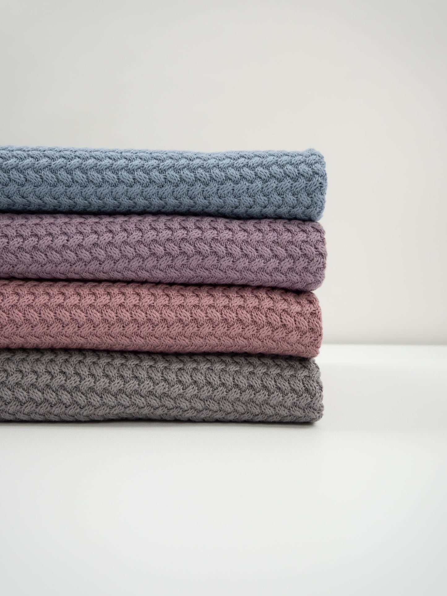 Attēls ar 100% kokvilnas adījums - tumši pelēks 525 g/m² – pieejams Šarlotes audumi