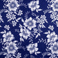 Attēls ar 100% Kokvilnas audums - baltas puķes uz zila 125 g/m² – pieejams Šarlotes audumi