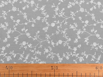 Image avec tissu 100 % coton - rayures florales blanches sur fond bleu roi 125 g/m² – disponible chez Šarlotes audumi