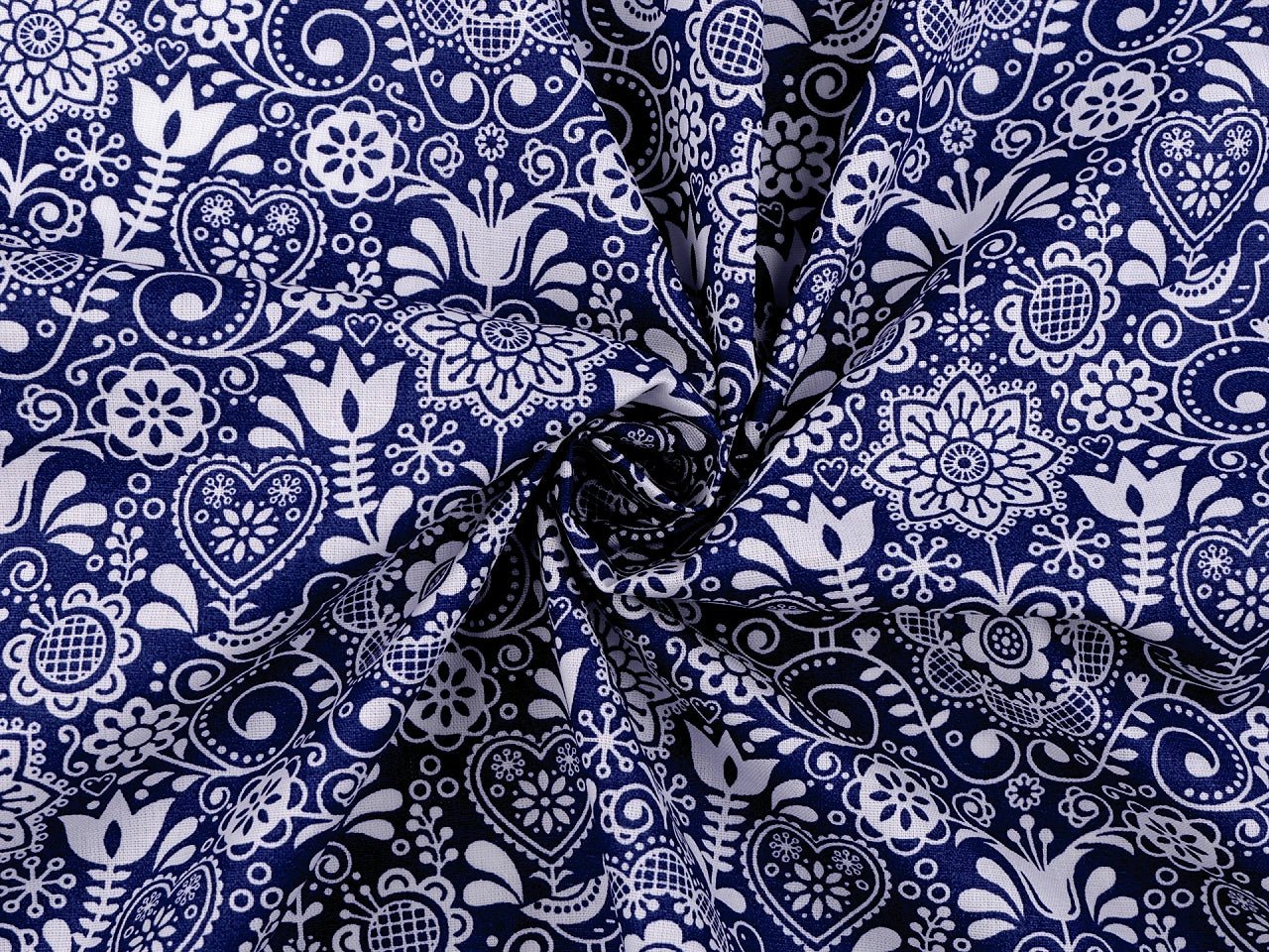 Attēls ar 100% Kokvilnas audums - balts raksts uz tumši zila 110 g/m² – pieejams Šarlotes audumi