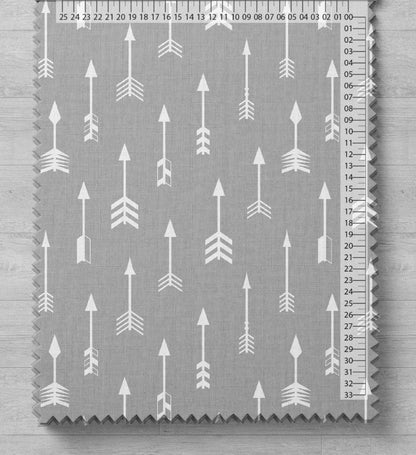 Image en tissu 100 % coton - flèches 125 g/m² – disponible chez Šarlotes audumi