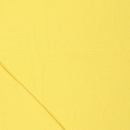 Image d'un tissu 100 % coton lavé| Washed - jaune 85 g/m² – disponible chez Šarlotes audumi