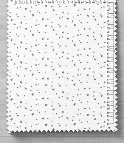 Image avec tissu 100 % coton à étoiles grises, 125 g/m² – disponible chez Šarlotes audumi