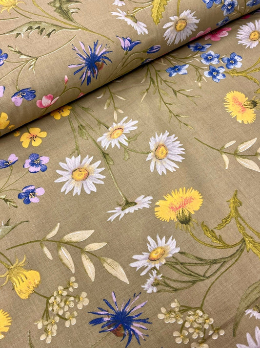 Attēls ar 100% Kokvilnas audums - pļavas ziedi uz zaļa fona 125 g/m² – pieejams Šarlotes audumi