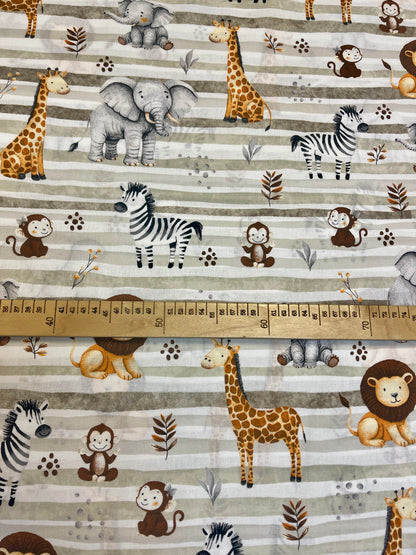 Tissu 100 % coton – animaux safari et lignes vertes 125 g/m – disponible chez Šarlotes audumi