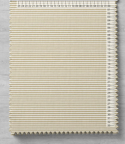 Image d’un tissu 100 % coton à rayures ton sable, 125 g/m² – disponible chez Šarlotes audumi