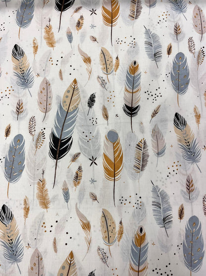 Image du tissu 100 % coton à plumes, 125 g/m² – disponible chez Šarlotes audumi