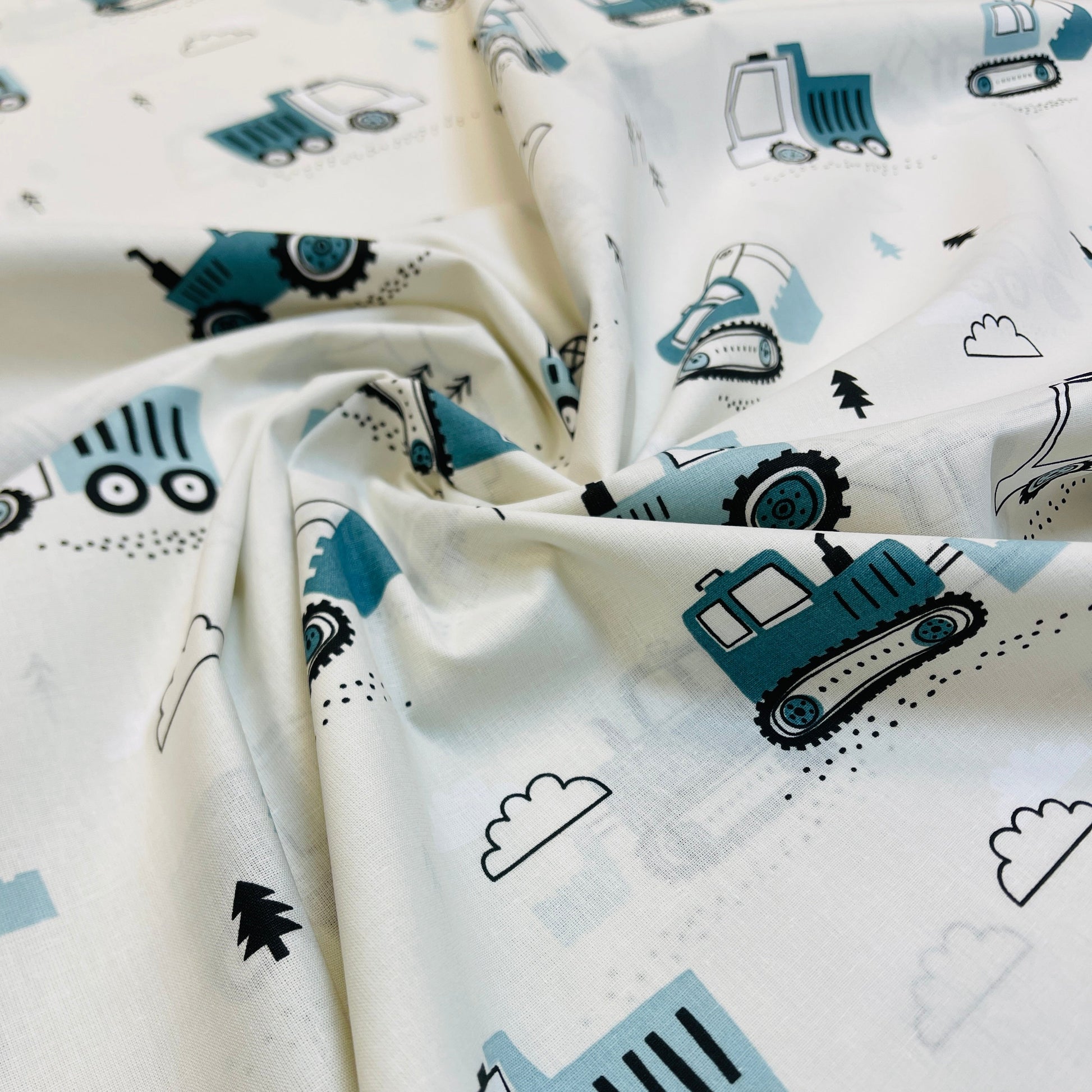 Attēls ar 100% Kokvilnas audums - traktori 125 g/m – pieejams Šarlotes audumi