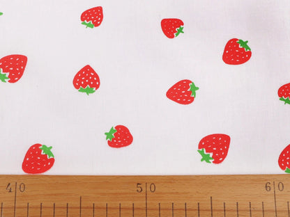 Image of 100% cotton strawberry fabric, 125 g/m² – available at Šarlotes audumi