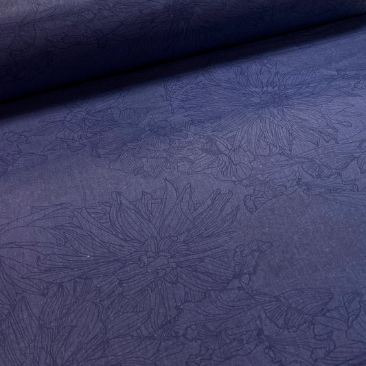 Attēls ar 100% Kokvilnas audums - ziedi uz tumši zila 220cm 146 g/m² – pieejams Šarlotes audumi