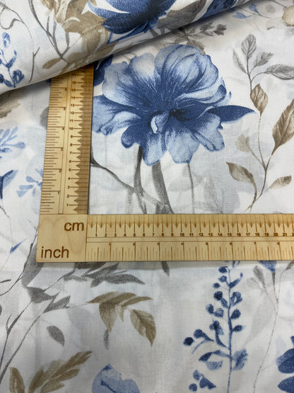 100% tissu en coton - motif floral bleu sur fond blanc 125 g/m²