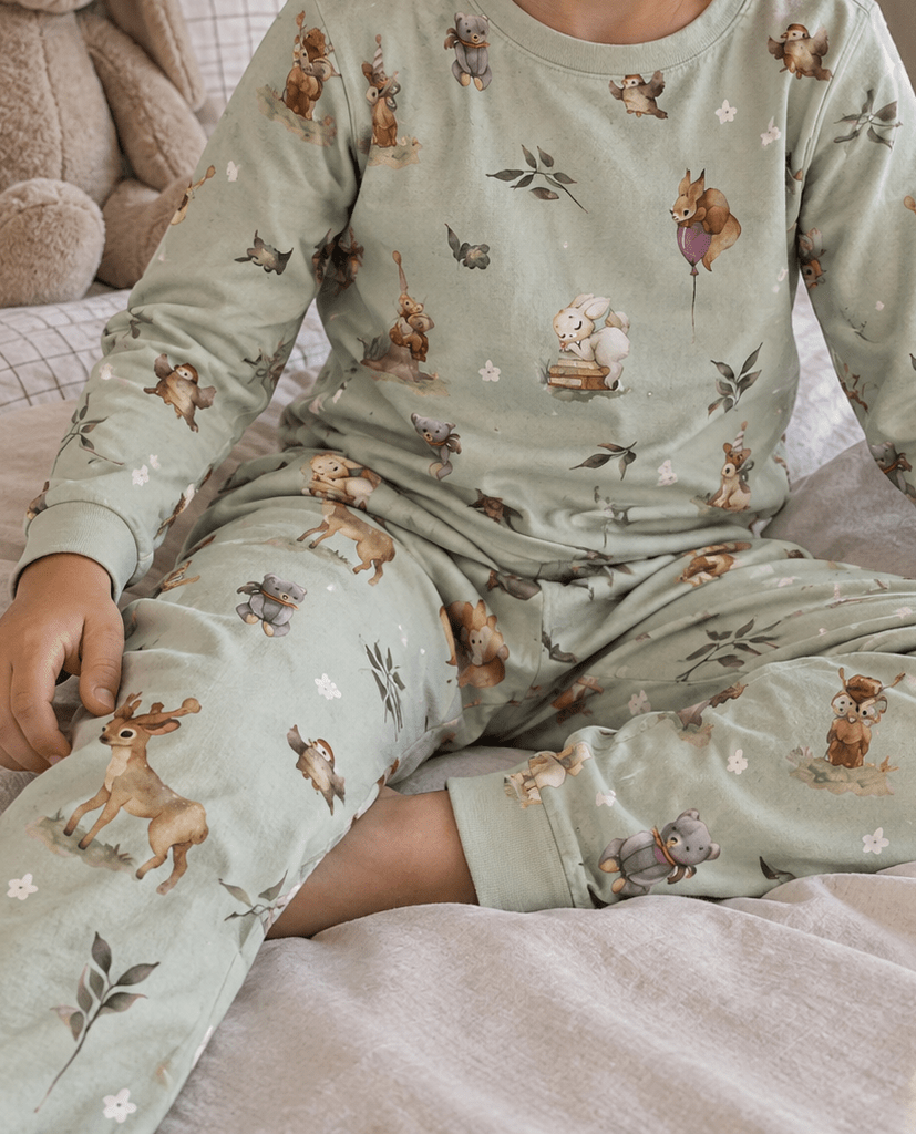 Image of 100% cotton flannel with flowers on a green-gray background – available online at Šarlotes audumi