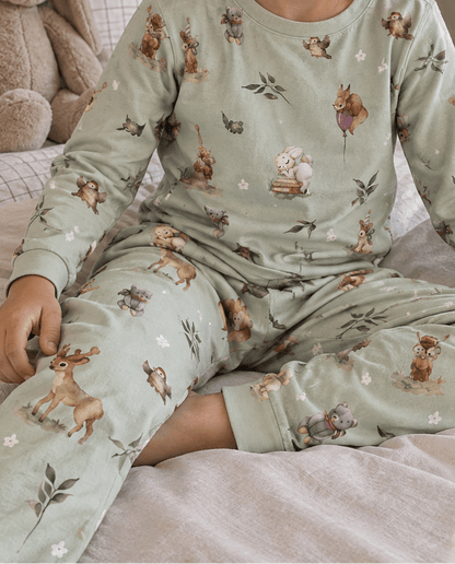 Image of 100% cotton flannel with flowers on a green-gray background – available online at Šarlotes audumi