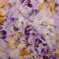 Attēls ar 100% Viskozes audums - lillā ziedu iedvesma 100 g/m² – pieejams Šarlotes audumi