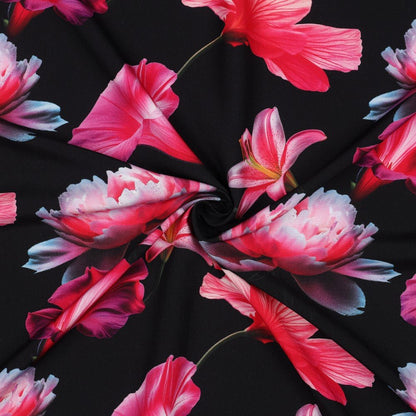 Tissu 100 % viscose - fleurs roses sur fond noir 110 g/m²