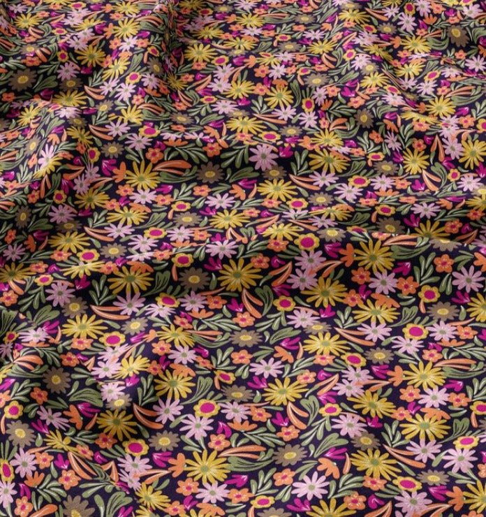 Attēls ar 100% Viskozes audums - ziediņi 125 g/m² – pieejams Šarlotes audumi