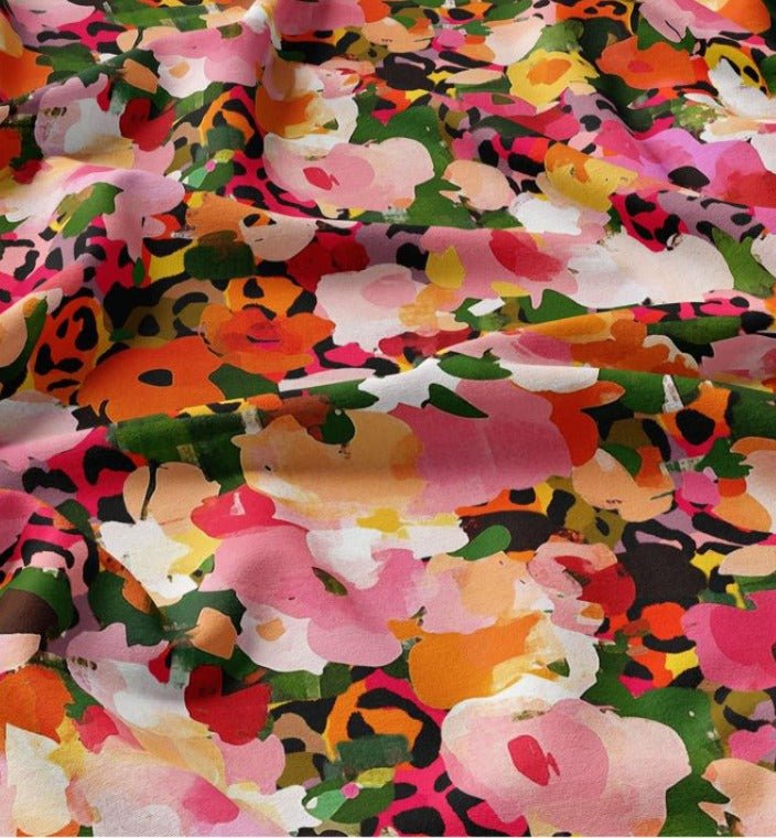 Attēls ar 100% Viskozes audums - ziedu džungļi 125 g/m² – pieejams Šarlotes audumi