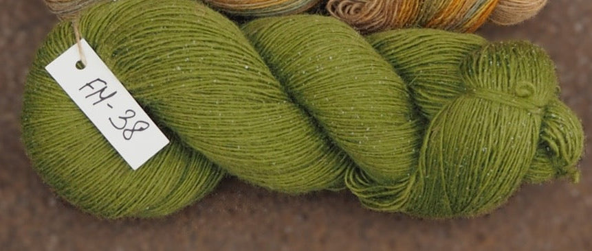Dzijas Pāces vilnas fabrika 100% Merino- 100 g / 470 m