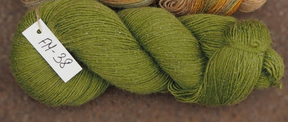 Dzijas Pāces vilnas fabrika 100% Merino- 100 g / 470 m