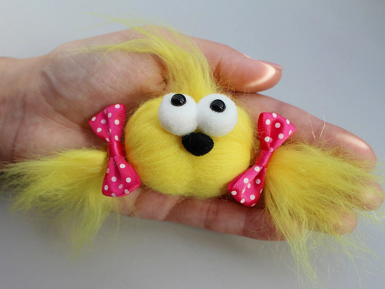 Pomponu acis rotaļlietām 15 × 30 mm