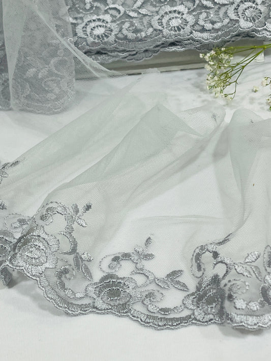 Izšūta mežģīne 15 cm-sudraba