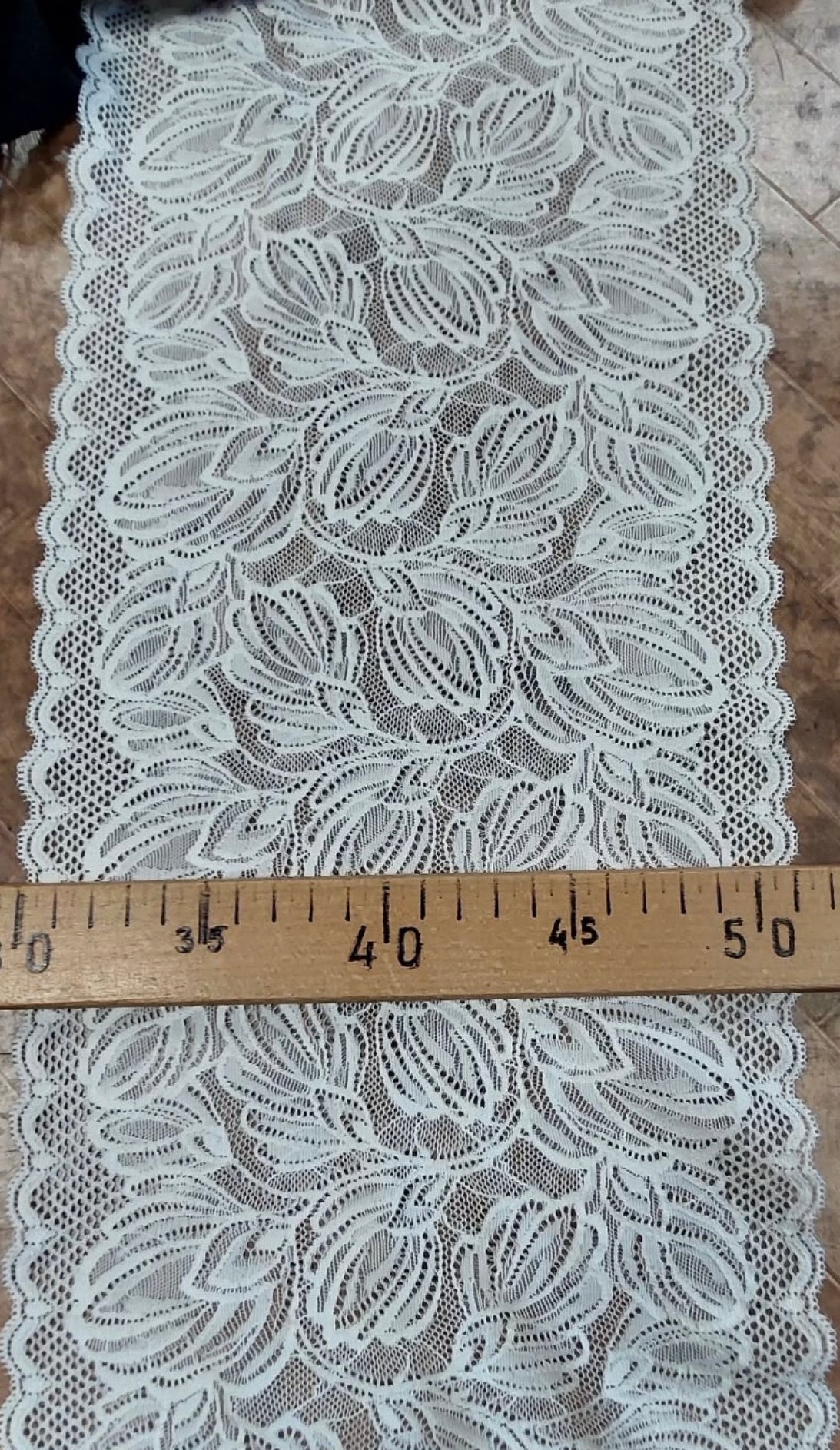 Elastīga smalka mežģīne 20 cm-piena balta