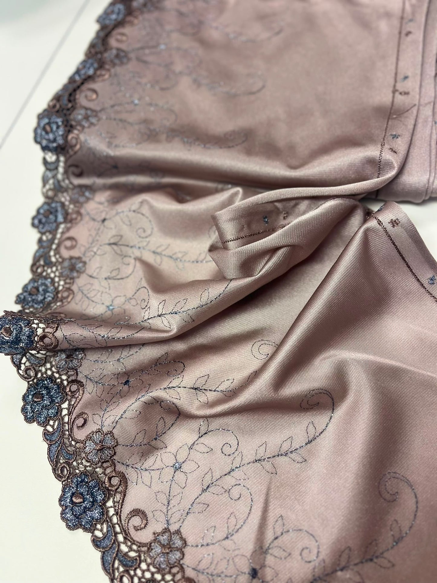 Izšūta mežģīne 22 cm-brūna ar sudrabu