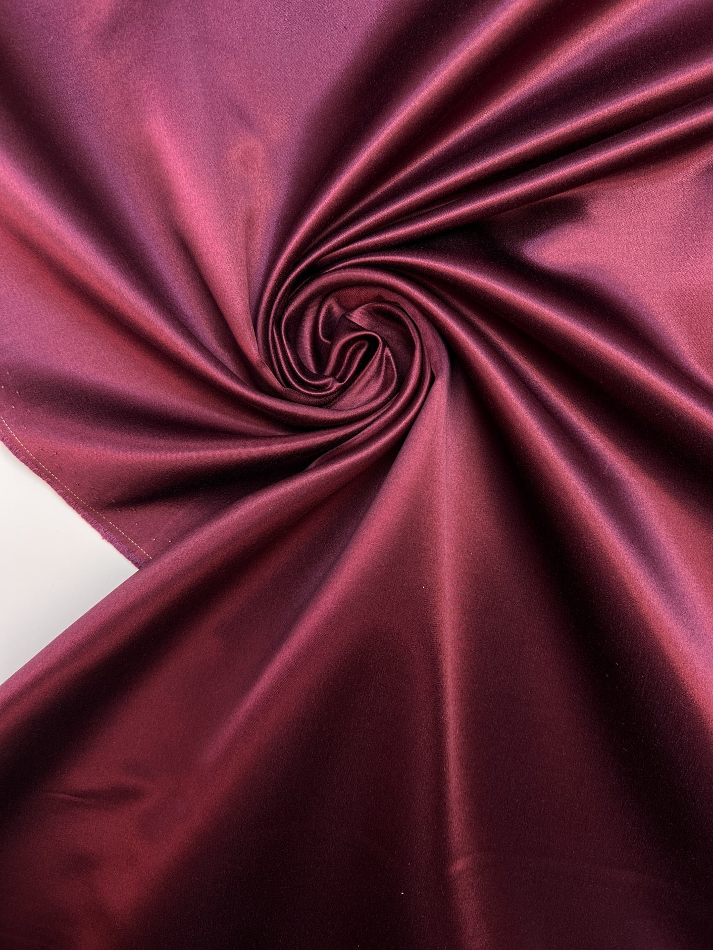 Italian silk and cotton satin fabric in dark purple – 195 g/m²