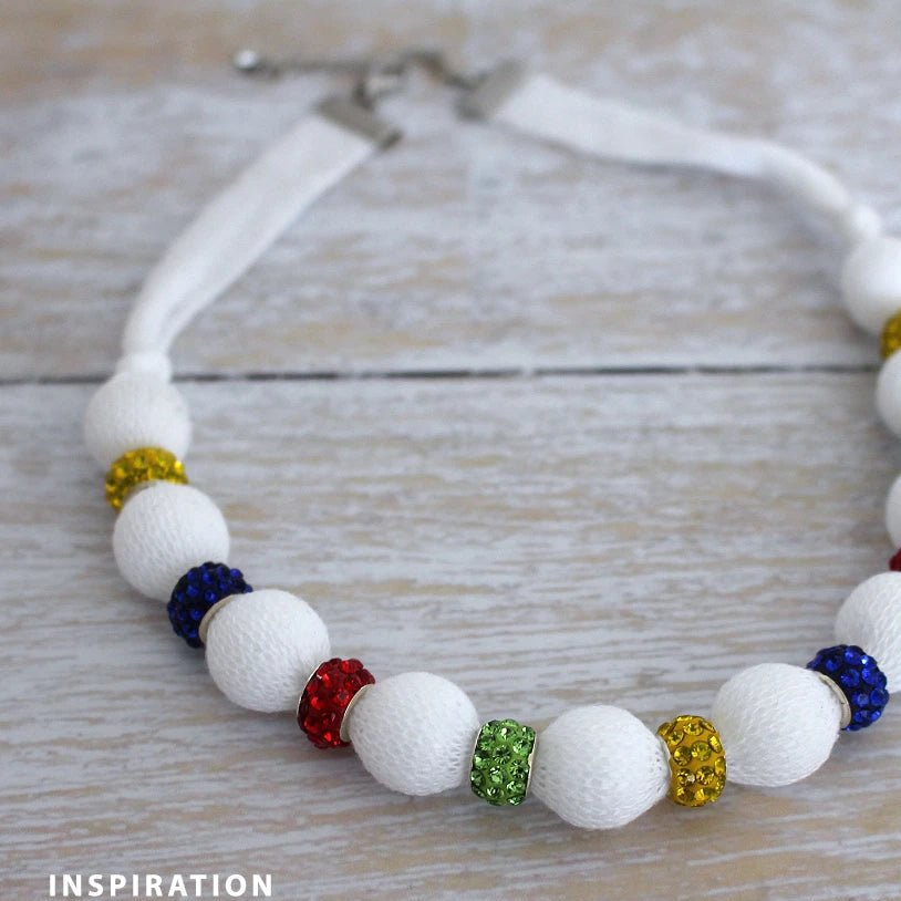 Attēls ar “Charm” pērlītes ar metālisku efektu| 9 × 14 mm 10 gab| dažādas krāsas – pieejams Šarlotes audumi