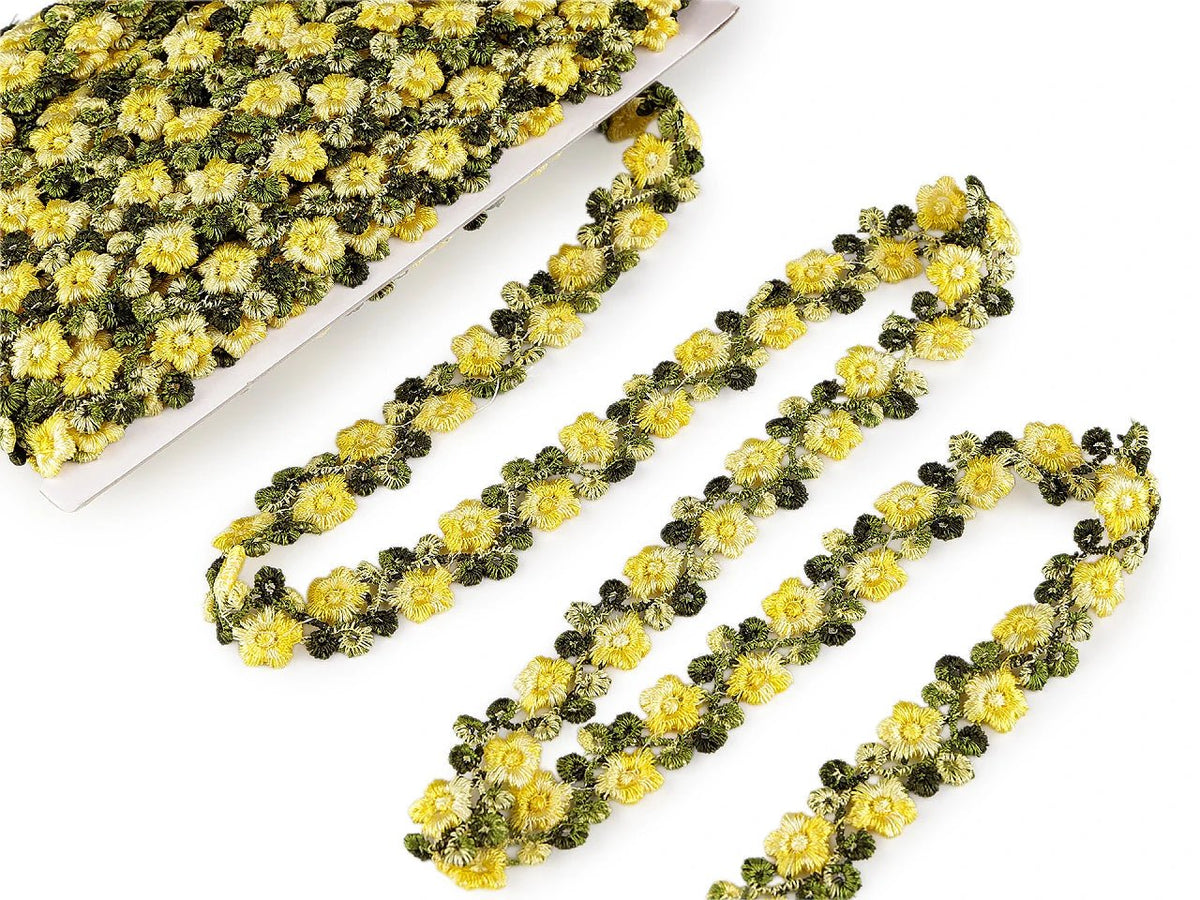 Image of decorative embroidered ribbon with 3D flowers – 20 mm – available online at Šarlotes audumi