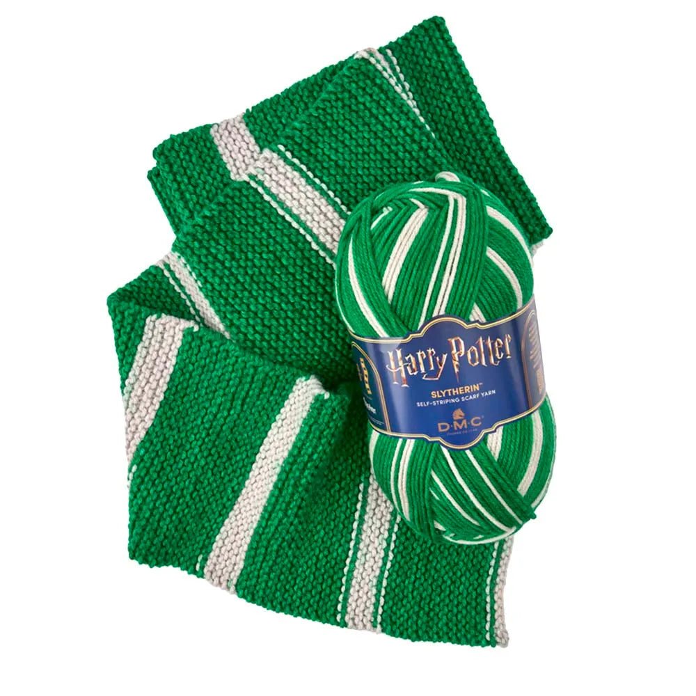 Attēls ar DMC Harry Potter Magic dzija 300 g / 410 m – pašsvītrojoša dzija Cūkkārpas koledžu krāsās – pieejams internetā Šarlotes audumi