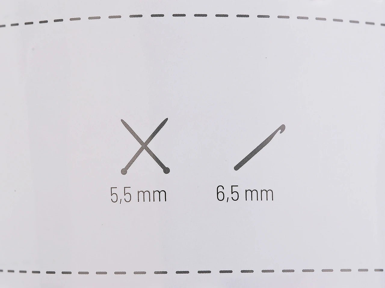 Attēls ar Dzijas Dany - plīša dzija - 100g / 38 m – pieejams Šarlotes audumi