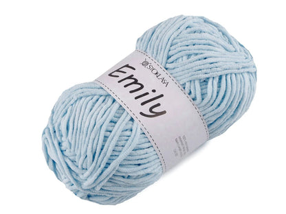 Image de fil Emily de Dzijas - fil peluche - 100g / 120 m – disponible chez Šarlotes audumi