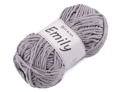 Image de la laine Emily - fil peluche - 100g / 120 m – disponible chez Šarlotes audumi